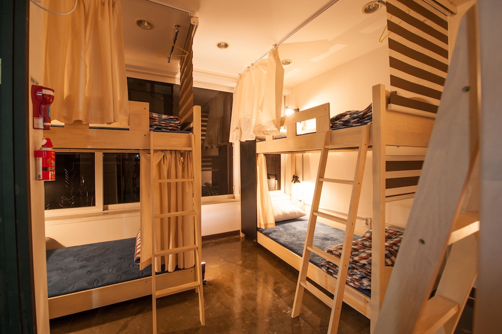 Inno Hostel &amp; Pub Lounge Hongdae 55/65