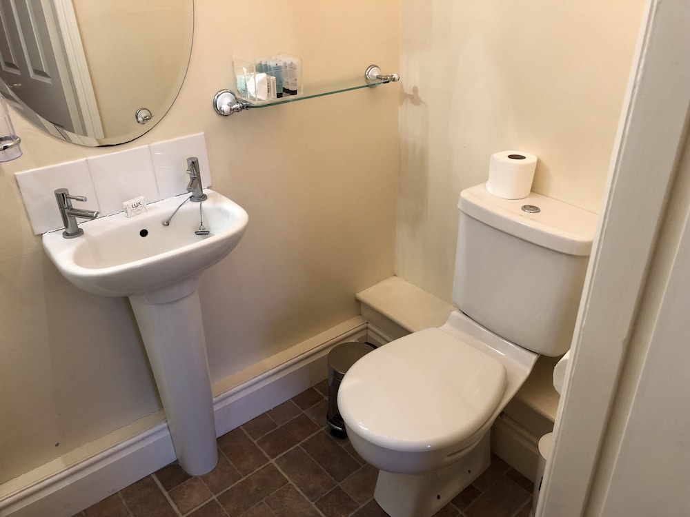 OYO Diamonds Inn 26/70