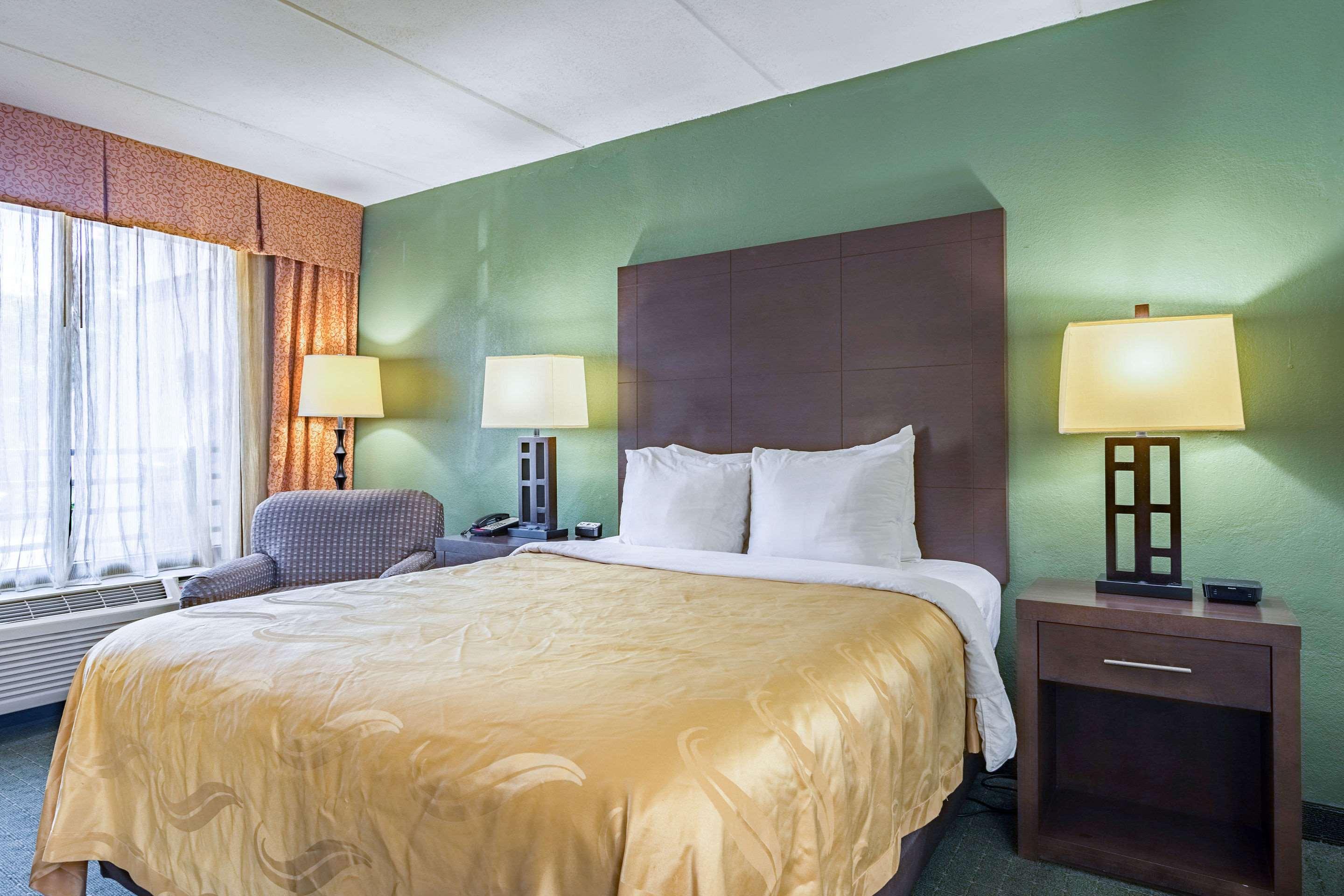 Room, Queen Bed