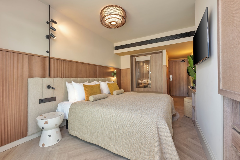 ROOM, DOUBLE BED, BALCONY