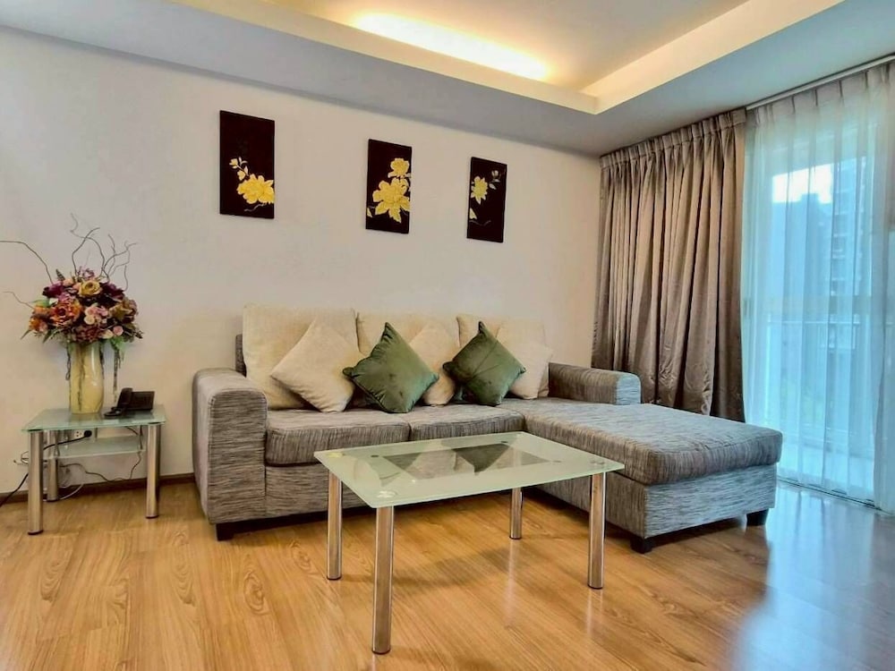 Golden Pearl Residences 30/50