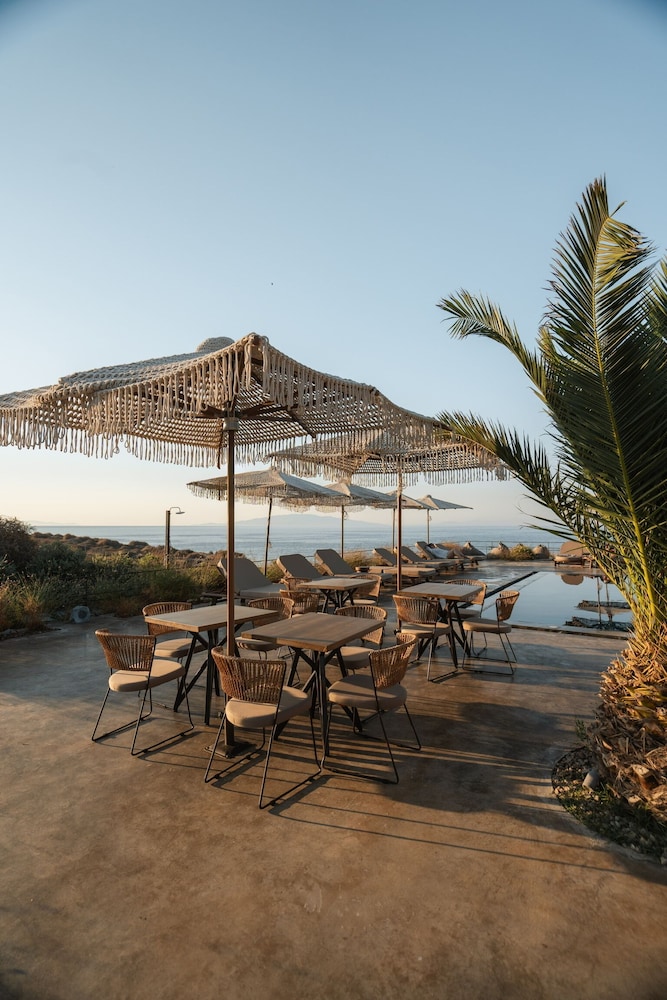 Colombo’s Beachfront 47/61