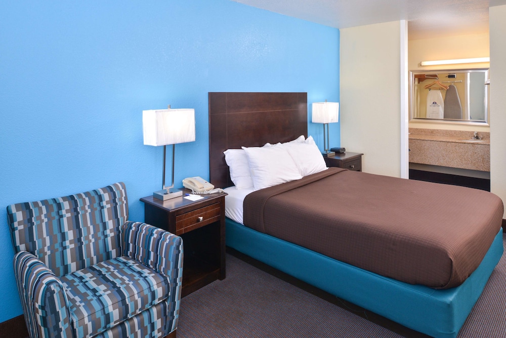 غرفة بسرير كوين للمدخنين، Americas Best Value Inn Batesville 3/5