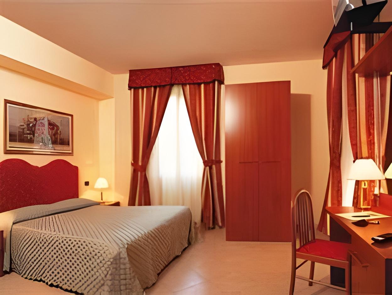 ROOM, SINGLE