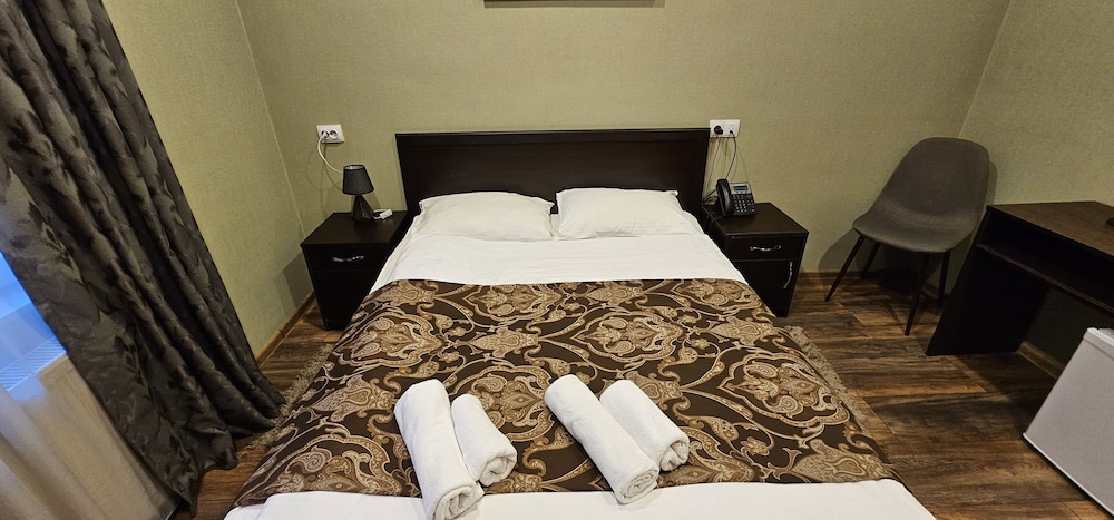 Hotel Iveria 50/50
