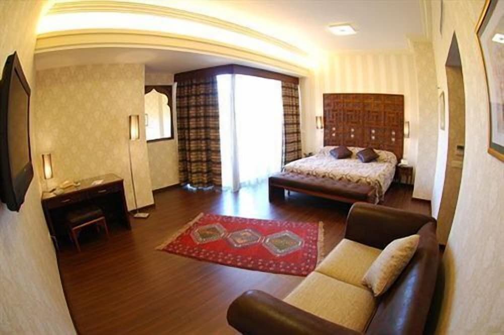 CHTAURA PARK HOTEL 26/50