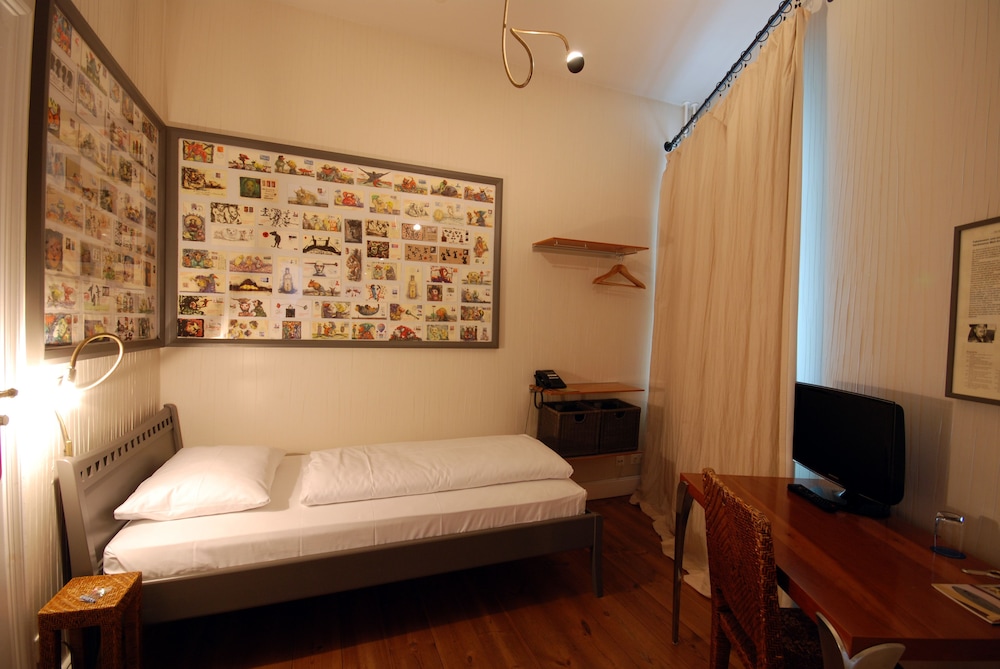 COMFORT, SINGLE, PRIVATE BATHROOM