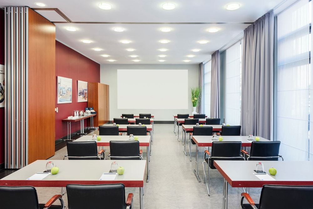 Hotel Wolfsburg Centrum, Affiliated by Melia 51/60