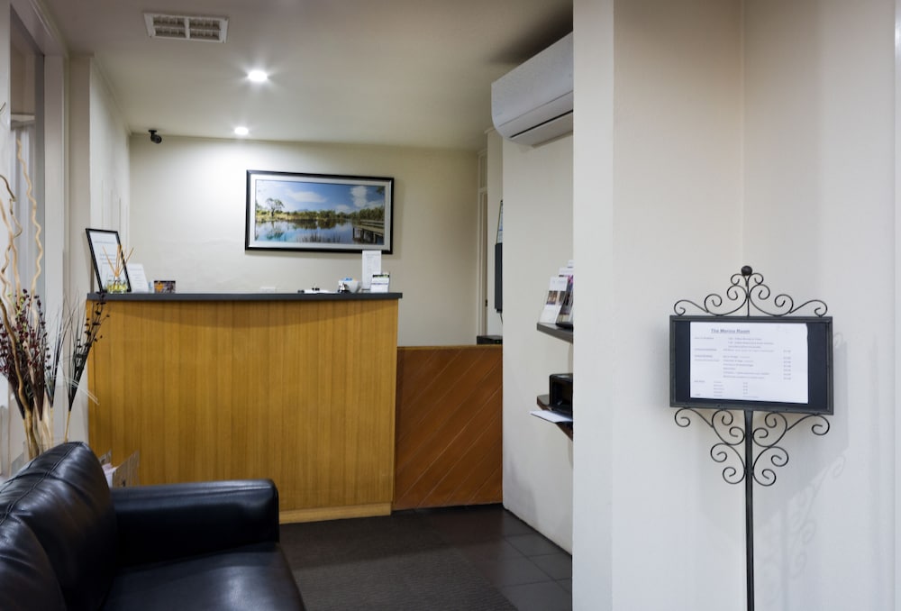 HAMILTON LONSDALE MOTEL 6/58