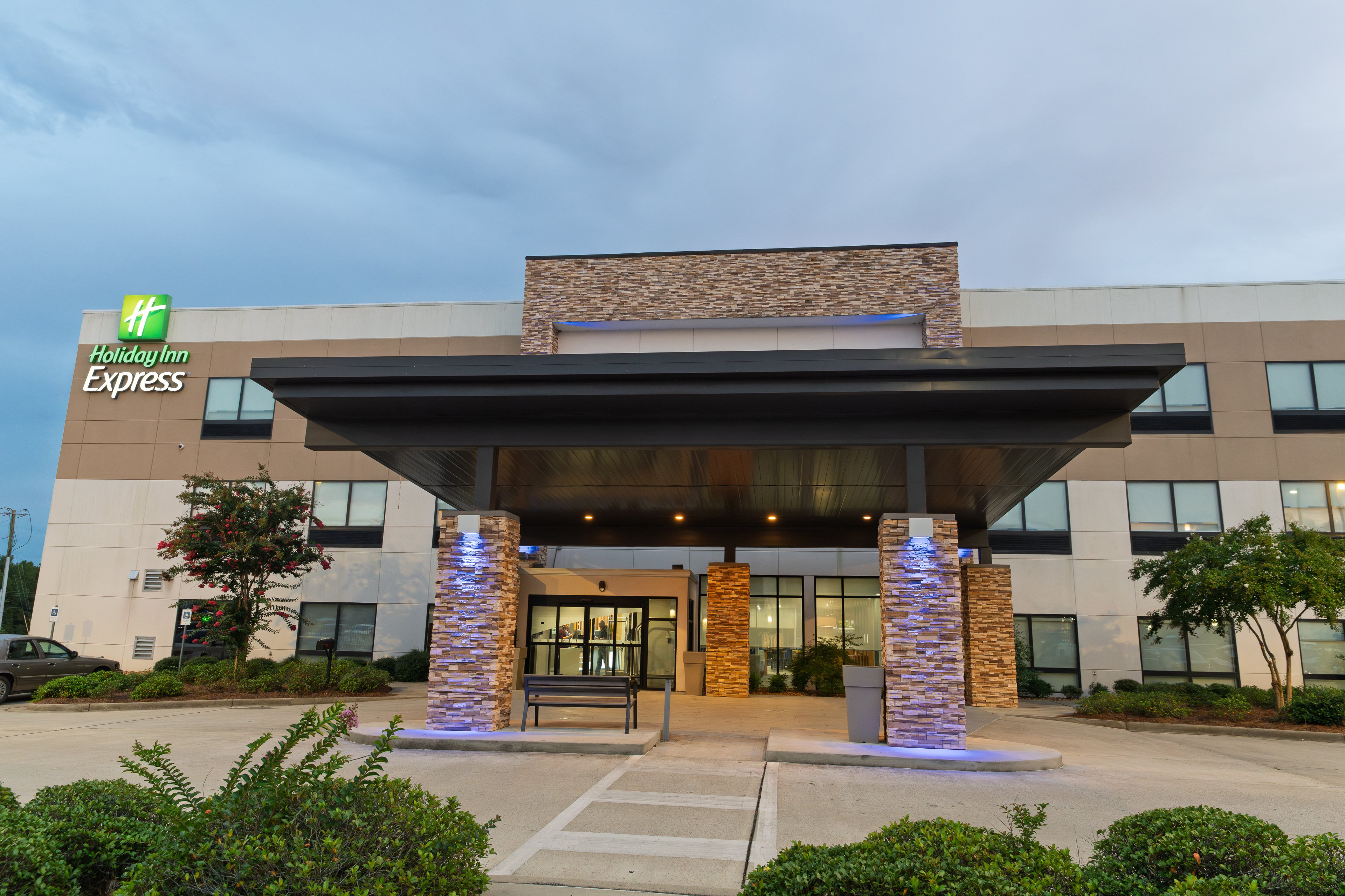 Holiday Inn Express Jasper 2/76