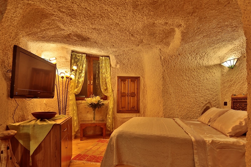 Ascension Cave Suite 12/30