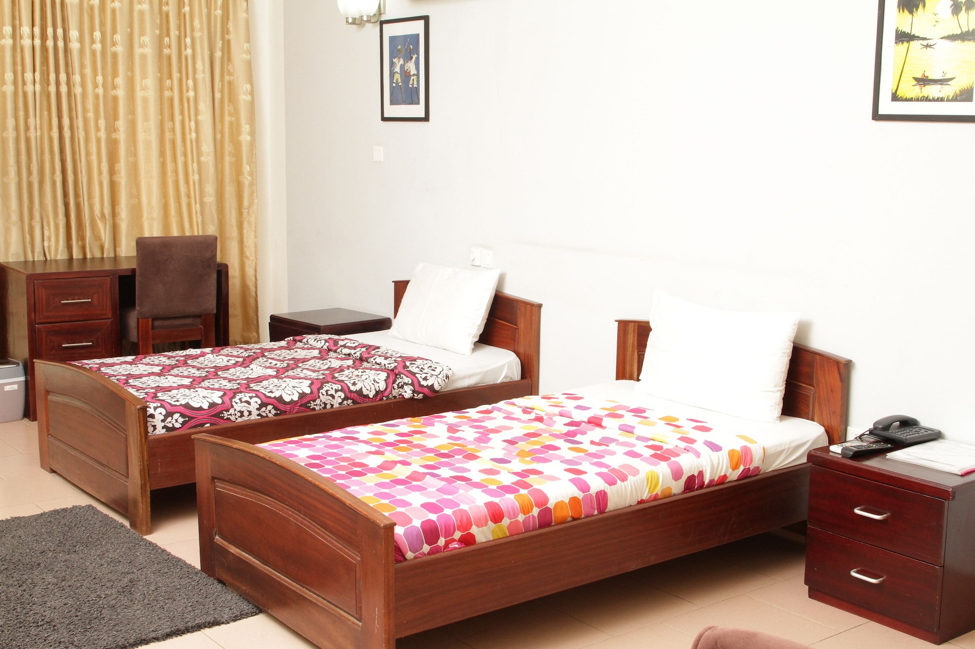 DELUXE, DOUBLE OR TWIN BED