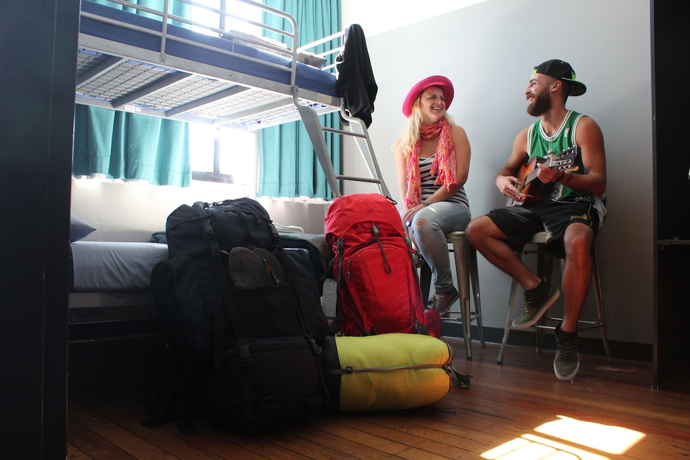 Bunk Backpackers 34/50
