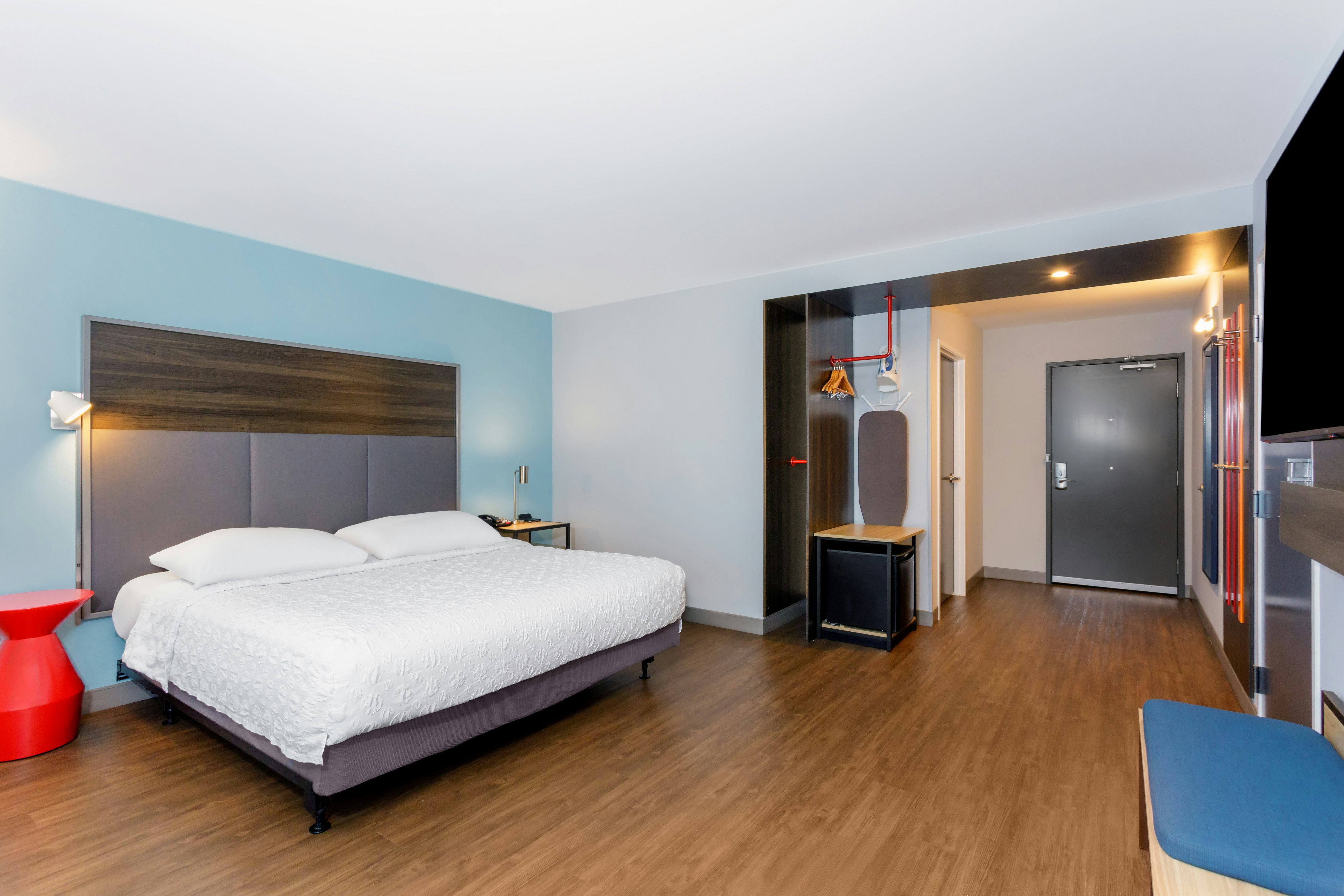ROOM, KING BED, ACCESSIBLE