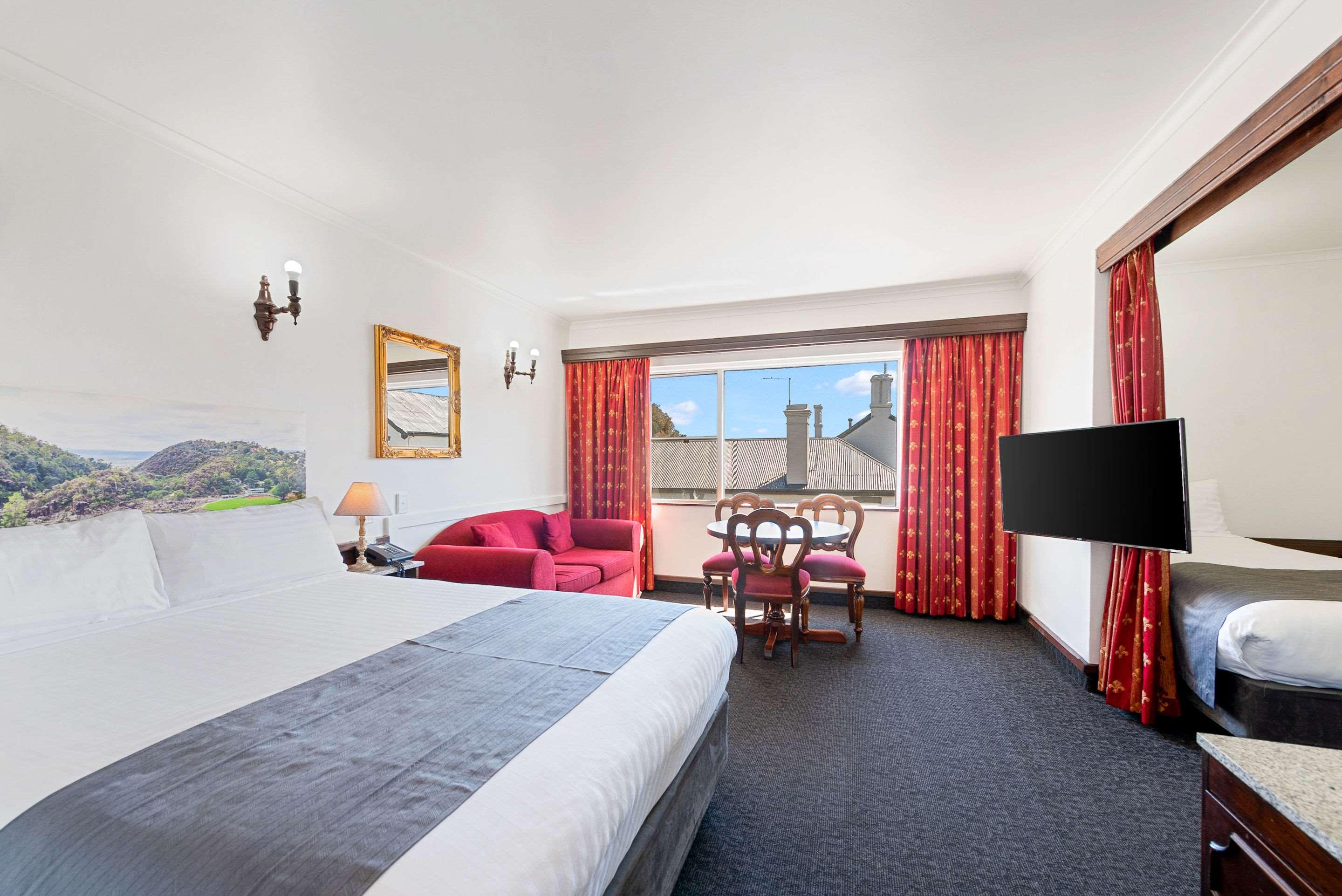 ROOM, QUEEN AND TWIN BEDS