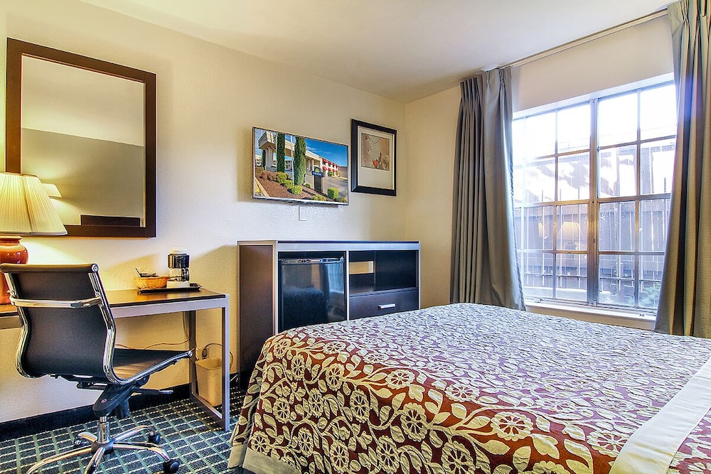 Days Inn by Wyndham Market Center Dallas Love Field 16/27