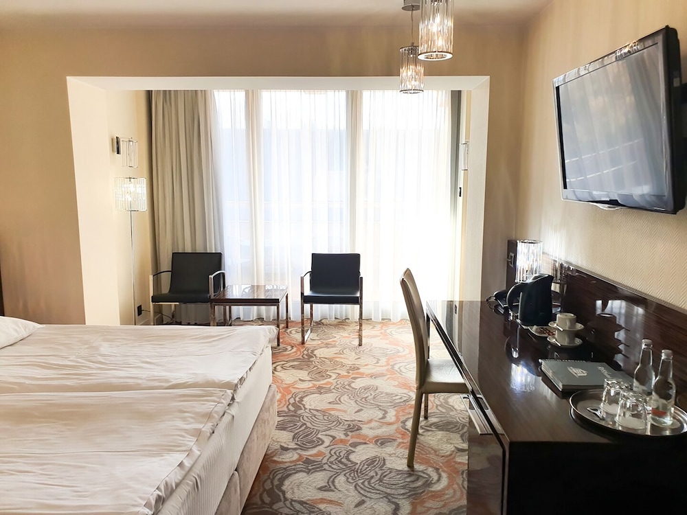 Hotel Rysy 79/84
