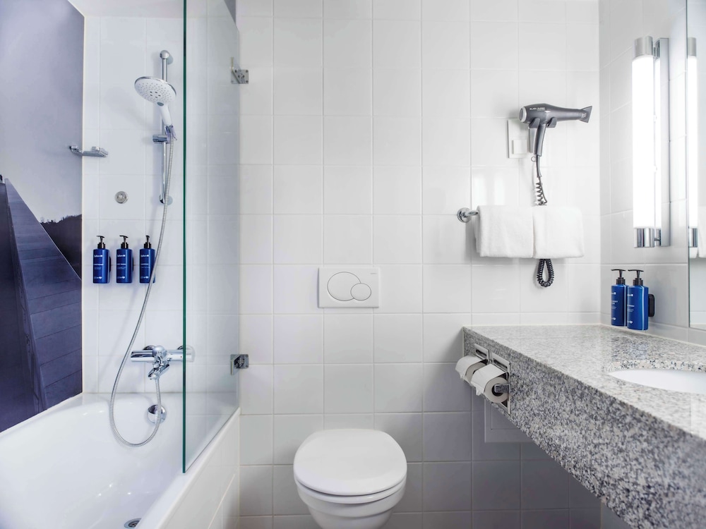 غرفة قياسية ثلاثية بسرير كينج، Radisson Blu Airport Hotel Oslo Gardermoen 3/3