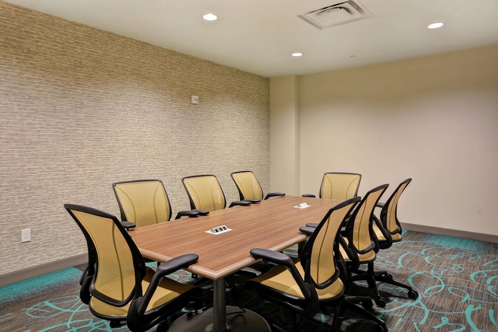 Home2 Suites by Hilton at the Galleria 42/46