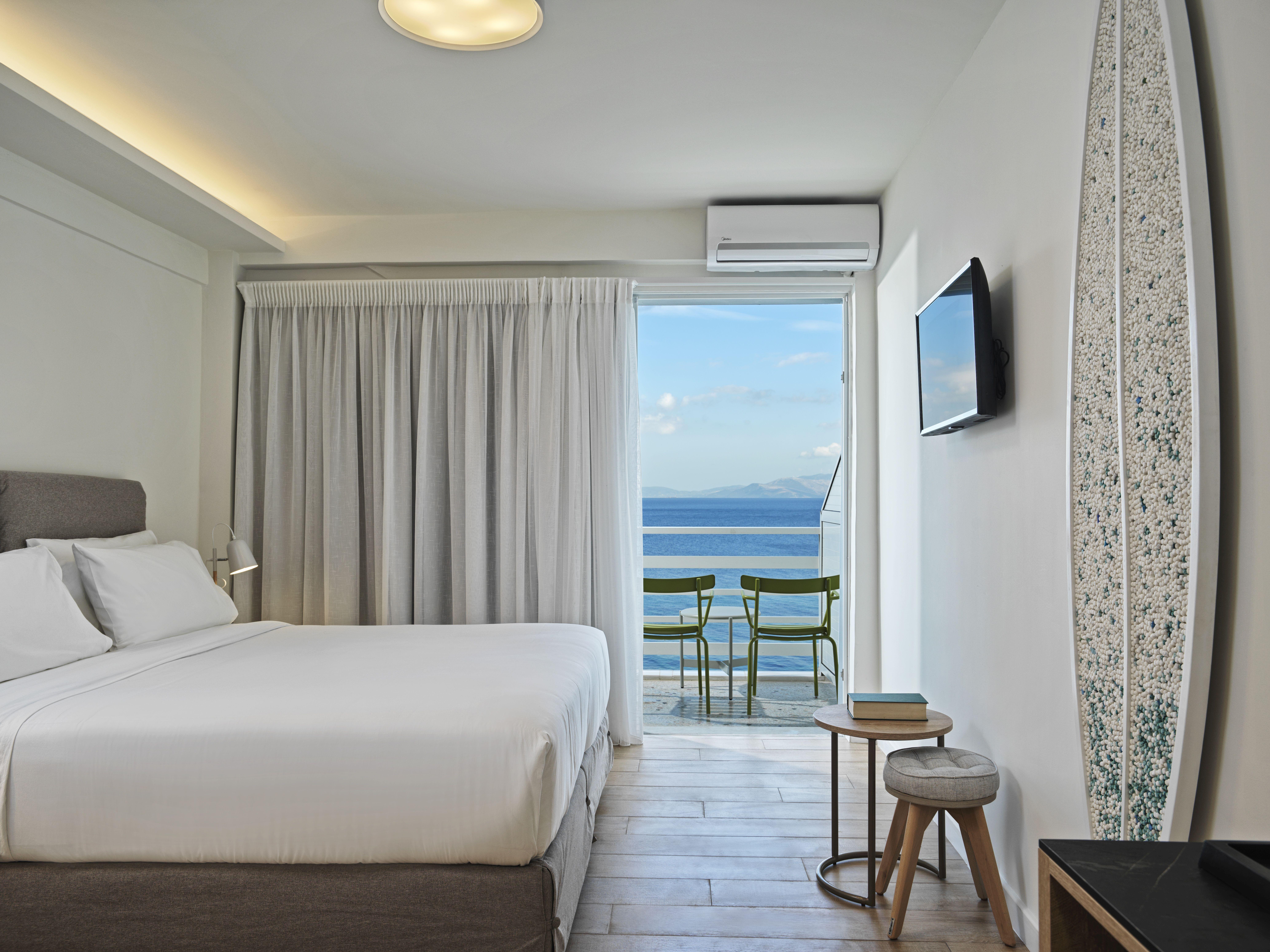 Deluxe, Sea Front