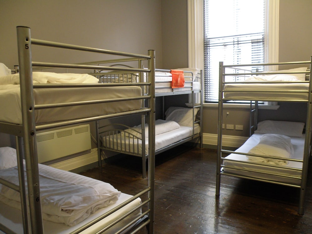 FEMALE DORM, FEMALE ONLY, 6 BEDS, SHARED BATHROOM