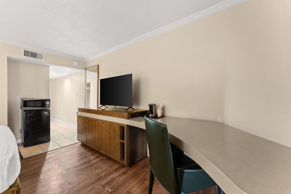 Seahaven Beach Hotel 57/69