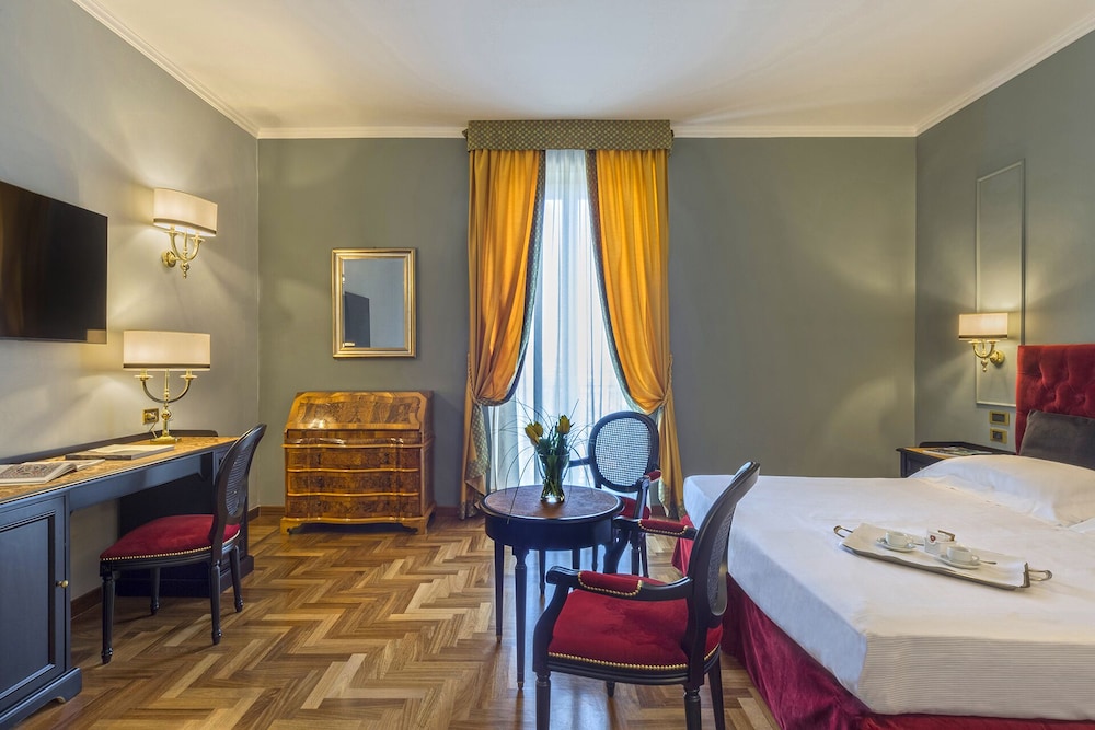 DELUXE, DOUBLE OR TWIN BED