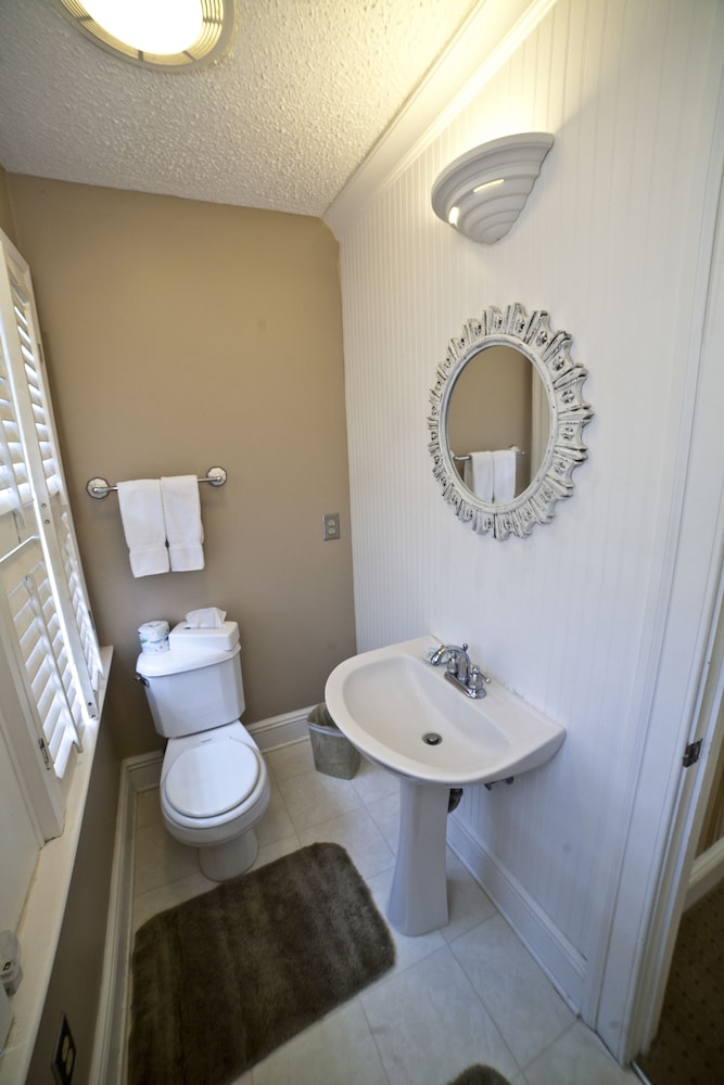 DeSoto Beach Bed & Breakfast 37/40