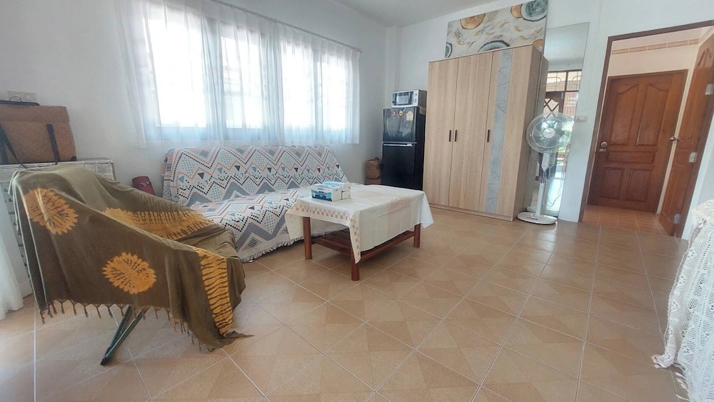 Krisada Beach Resort 24/56