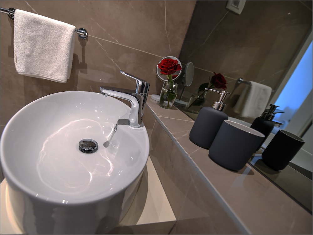 Via Porto Rooms 46/49