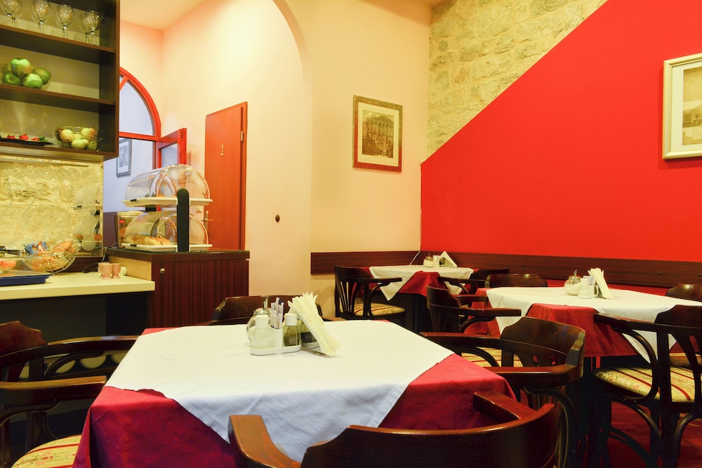 restaurant cafeteria