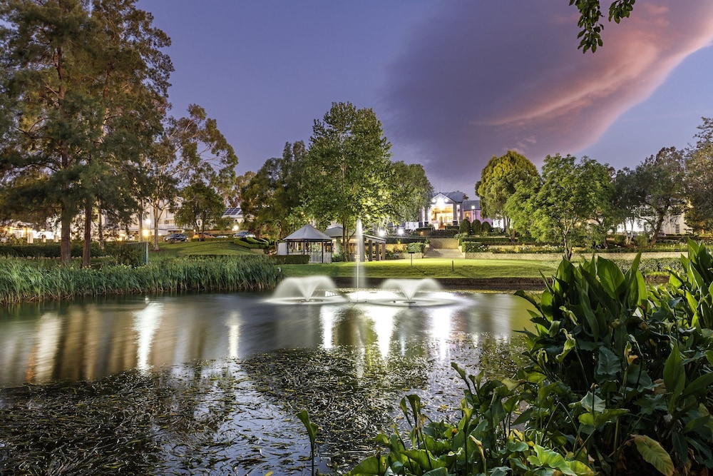 CROWNE PLAZA HAWKESBURY VALLEY 24/65