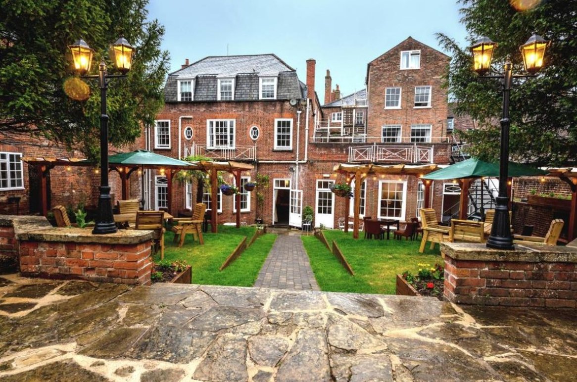 Chequers Hotel 56/58