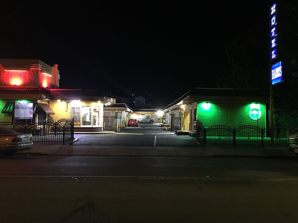 Harris Motel 4/59