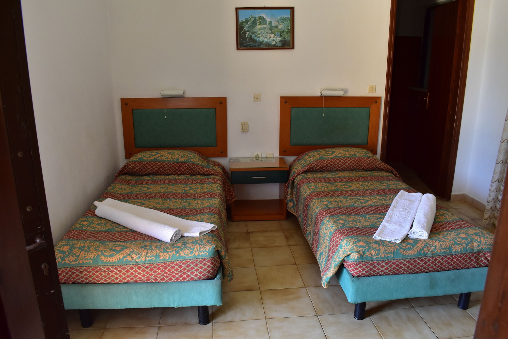 ROOM, QUADRUPLE