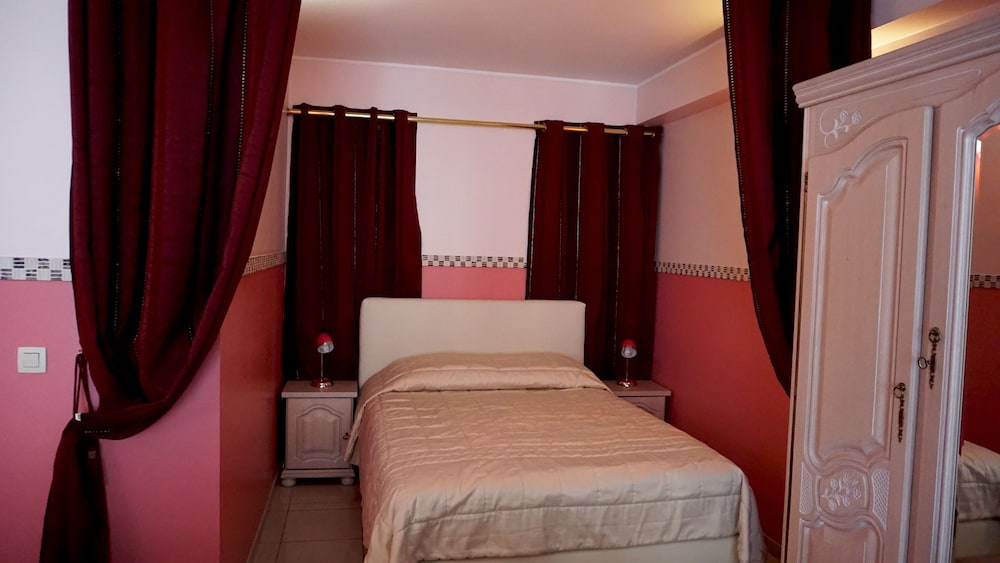 Deluxe, Studio, Villa, 1 Double and 1 Single Bed
