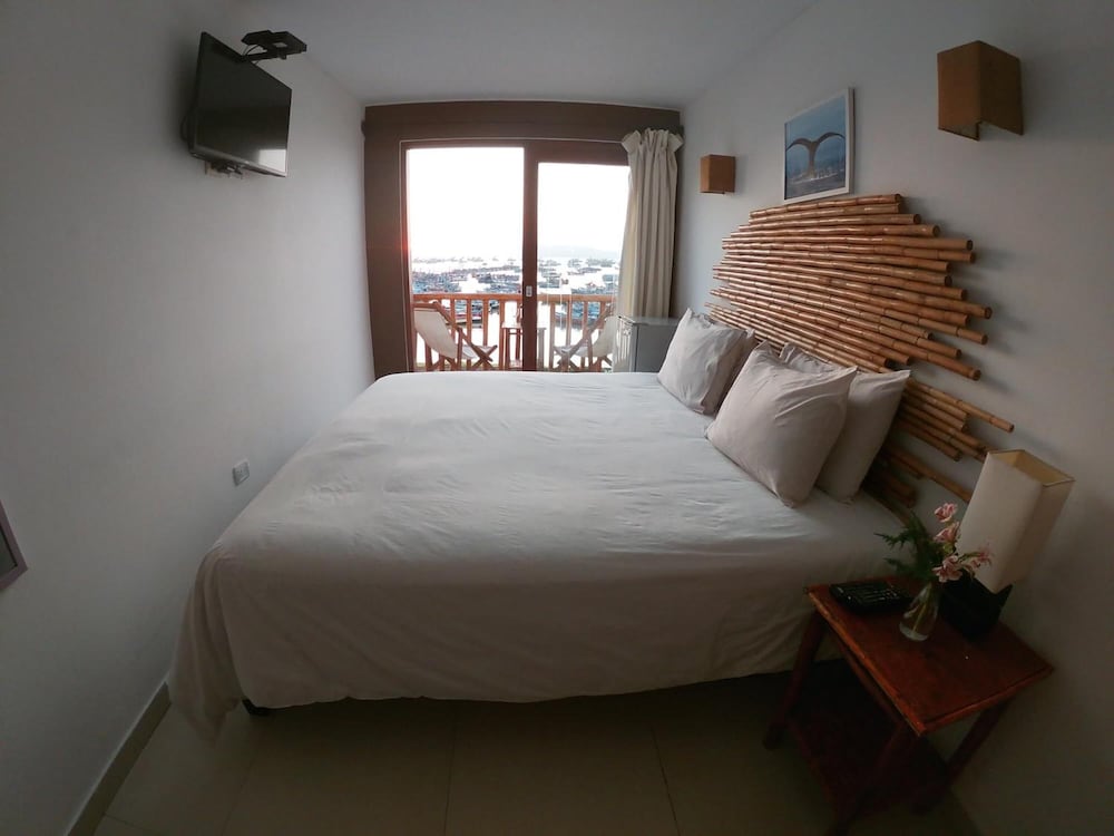 BAMBOO LODGE PARACAS 15/52