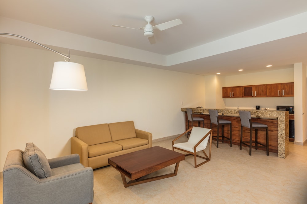 Hampton Inn and Suites by Hilton Los Cabos 30/55