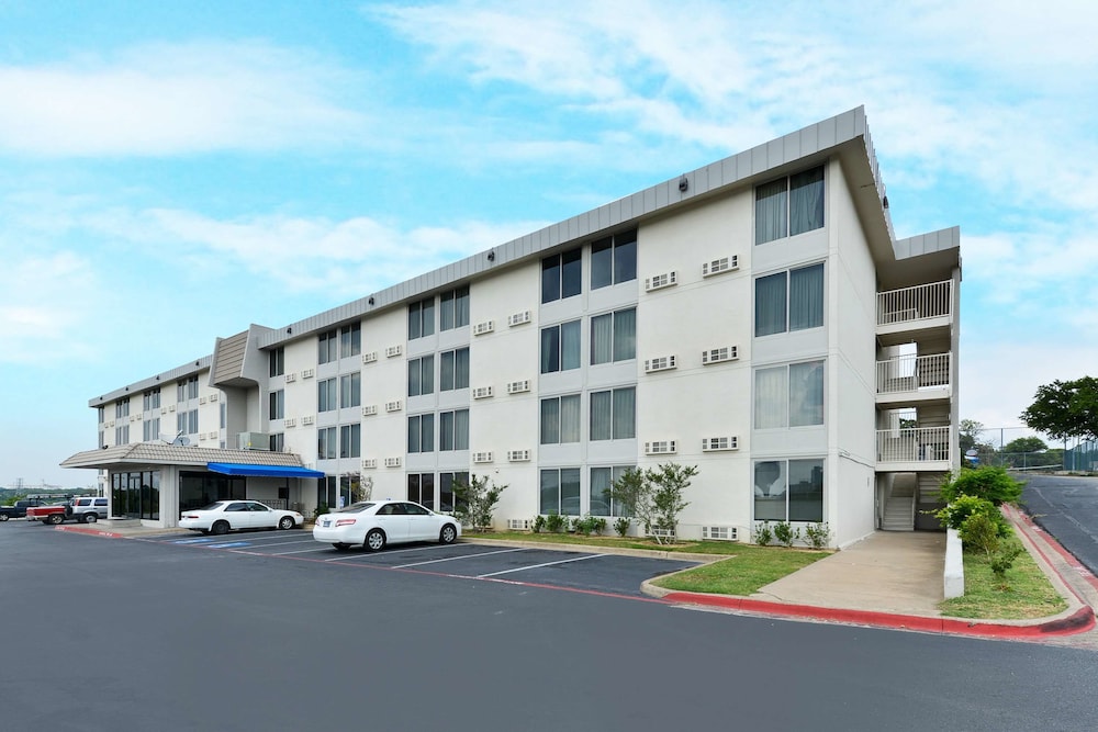 Motel6 Fort Worth, TX - Downtown East secondary