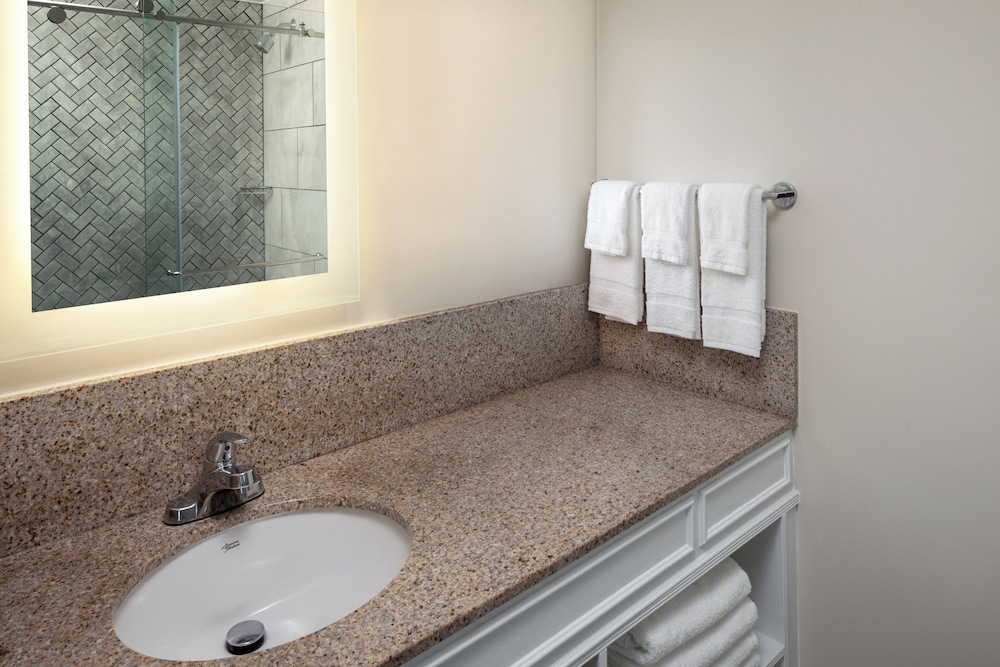 Surfside Hotel and Suites 51/57