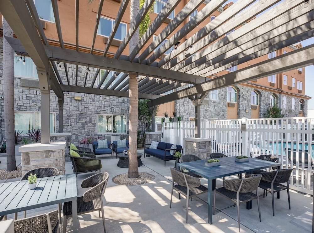 Ayres Suites Yorba Linda Anaheim Hills 32/43