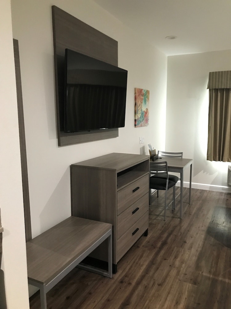 Grand Villa Inn & Suites- Humble 24/27