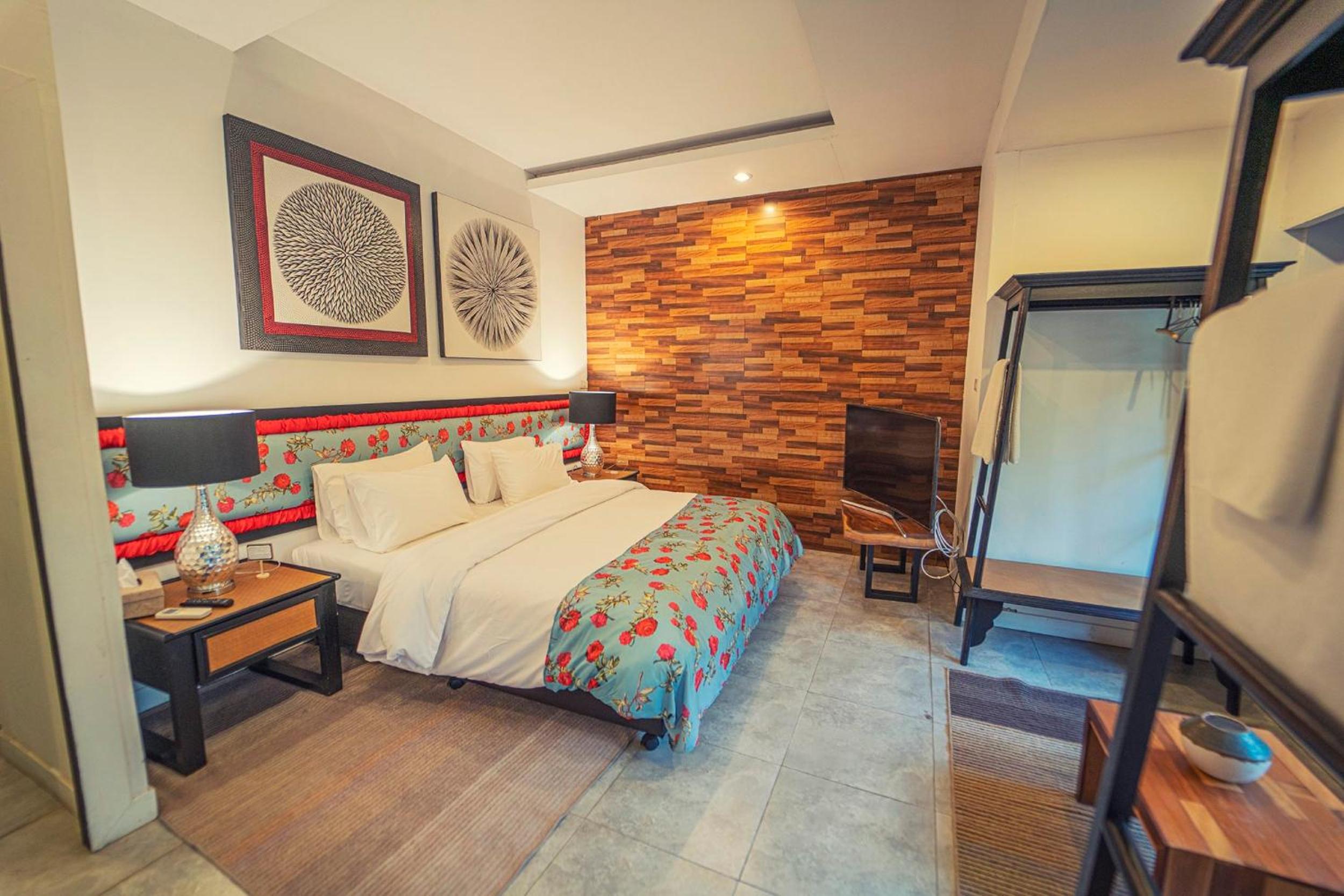 3 Bedrooms, House
