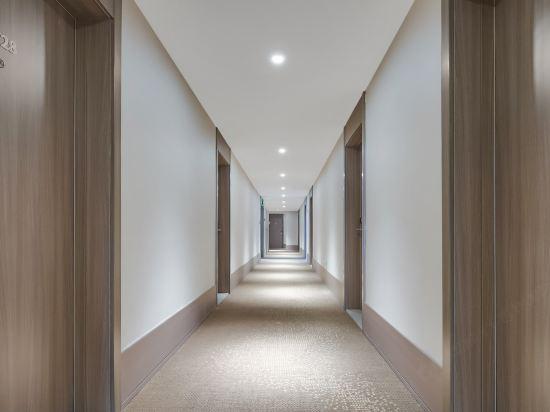 HanTing Hotel (Nanjing South Railway Station Software Avenue Hotel) 22/43