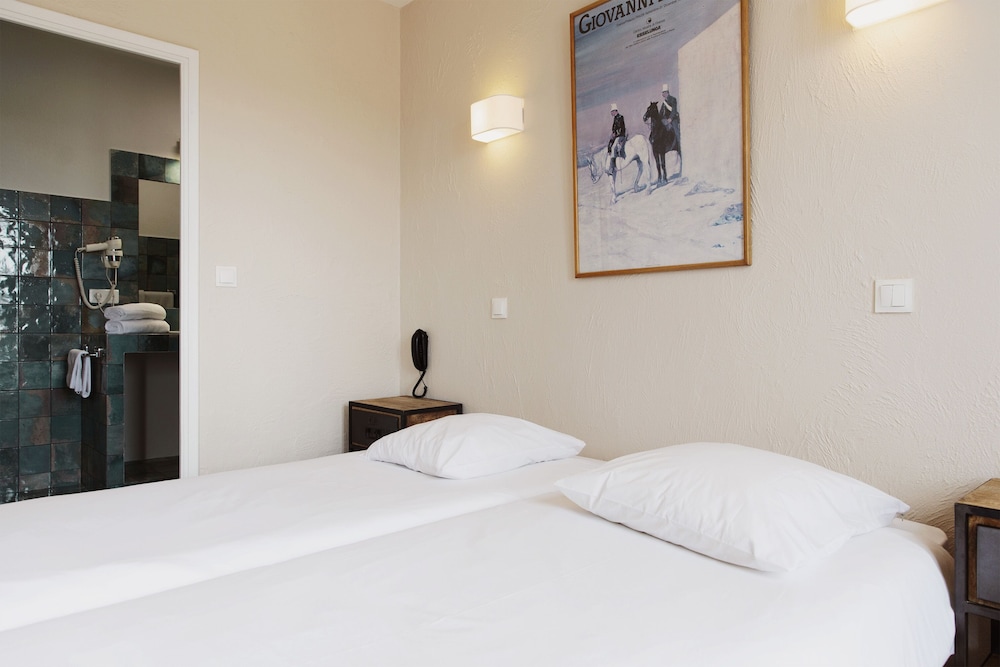 Coq Hotel 16/50