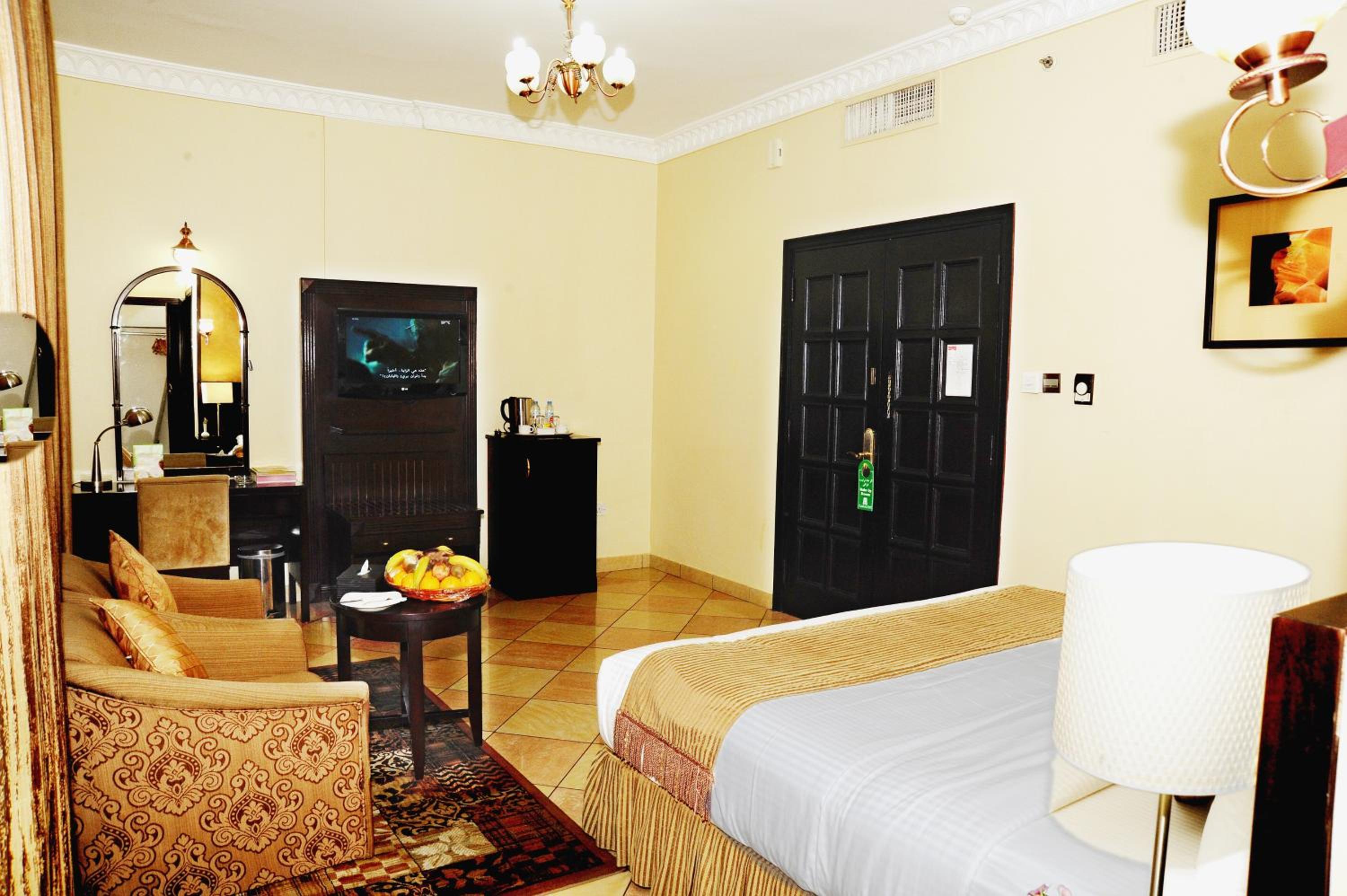 جناح جونيور، Al Jazeera Royal Hotel 8/10