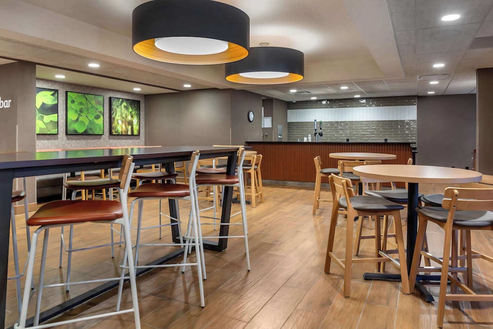 Drury Inn and Suites Southwest St. Louis 32/50