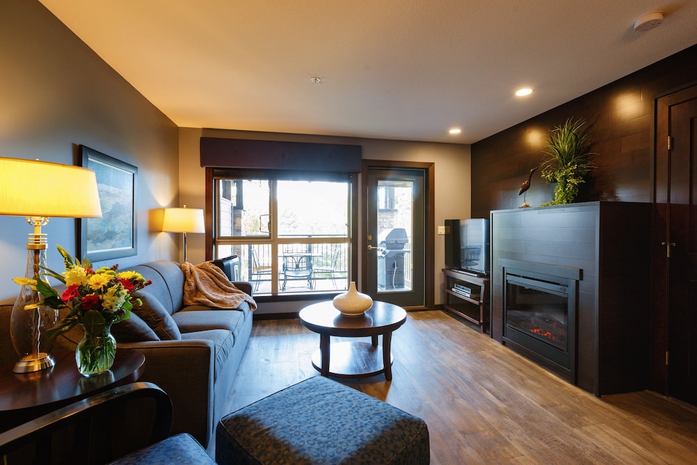 Sunrise Ridge Waterfront Resort 59/82