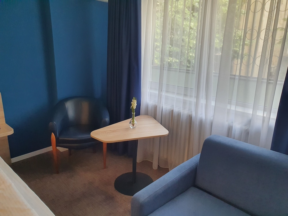 Premium Crown Suites 32/47