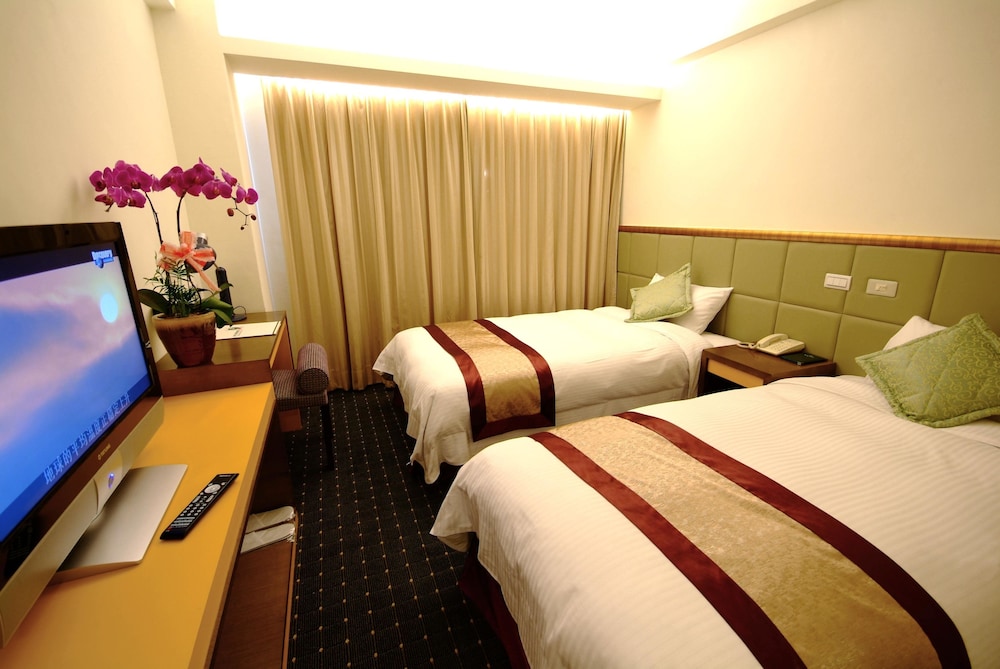 Toong Mao Evergreen Hotel 12/40